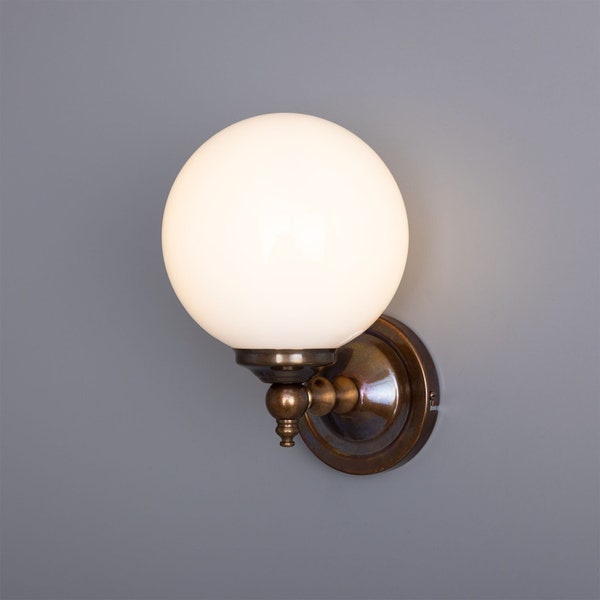 Cloghan Traditionele opaalglazen bolwandlamp