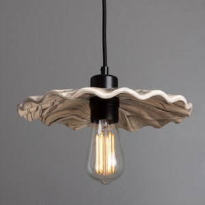 Lampada a sospensione in ceramica marmorizzata Kapok, 10,6&#39;&#39; (27 cm)