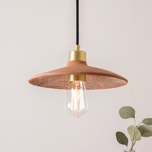 Lampada a sospensione in ceramica organica Pyrus da 11&#39;&#39; (28 cm), ferro rosso