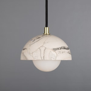 Luminária Pendente Ferox Pequena Cúpula de Cerâmica Marmorizada 14 cm