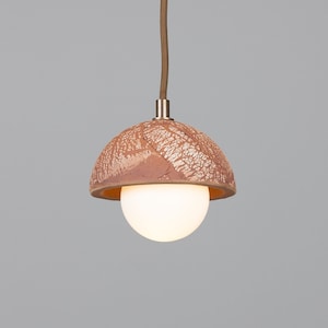 Luminária pendente Ferox Small Ceramic Dome 5,5&#39;&#39; (14 cm), ferro vermelho