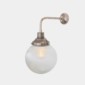 Petite applique murale globe en verre prismatique Stanley 20 cm
