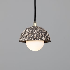 Lampada a sospensione a cupola in ceramica Ferox Small 5,5&#39;&#39; (14 cm), argilla nera