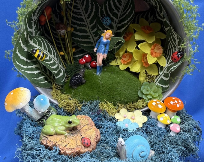 Fairy scene in a little pot