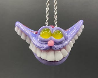 Colgante de cristal con forma de gato de Cheshire sonriente