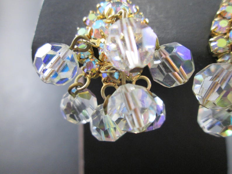 Vintage 60s Aurora Borealis Dangle Bead /& Rhinestone Gold Tn Teardrop Cluster Earrings Clip On