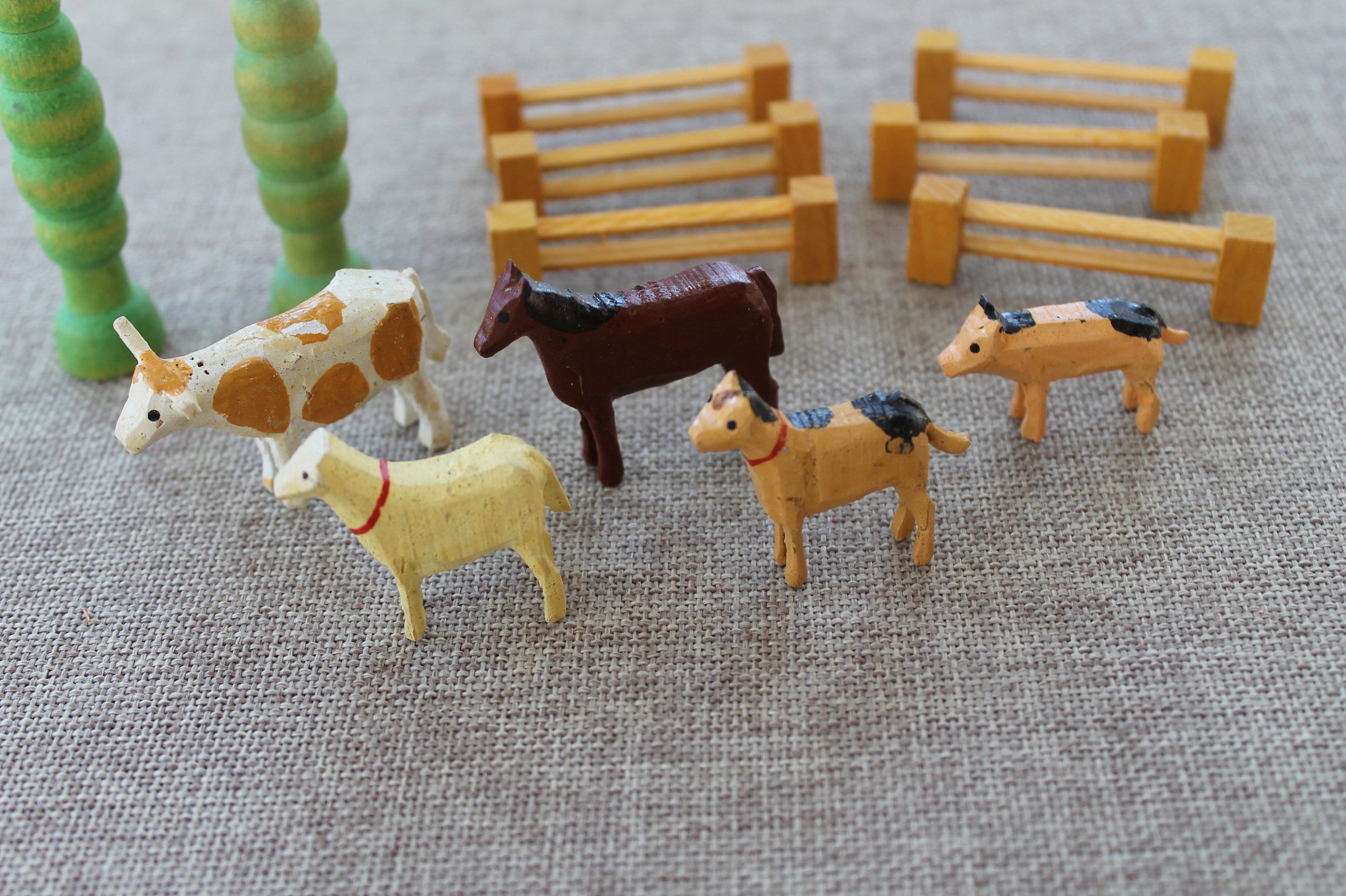 Vintage 5 Wooden German Erzgebirge Animals - Rare Larger Scale Size With Fences & Trees, Painted Wood Animal Miniatures Farm