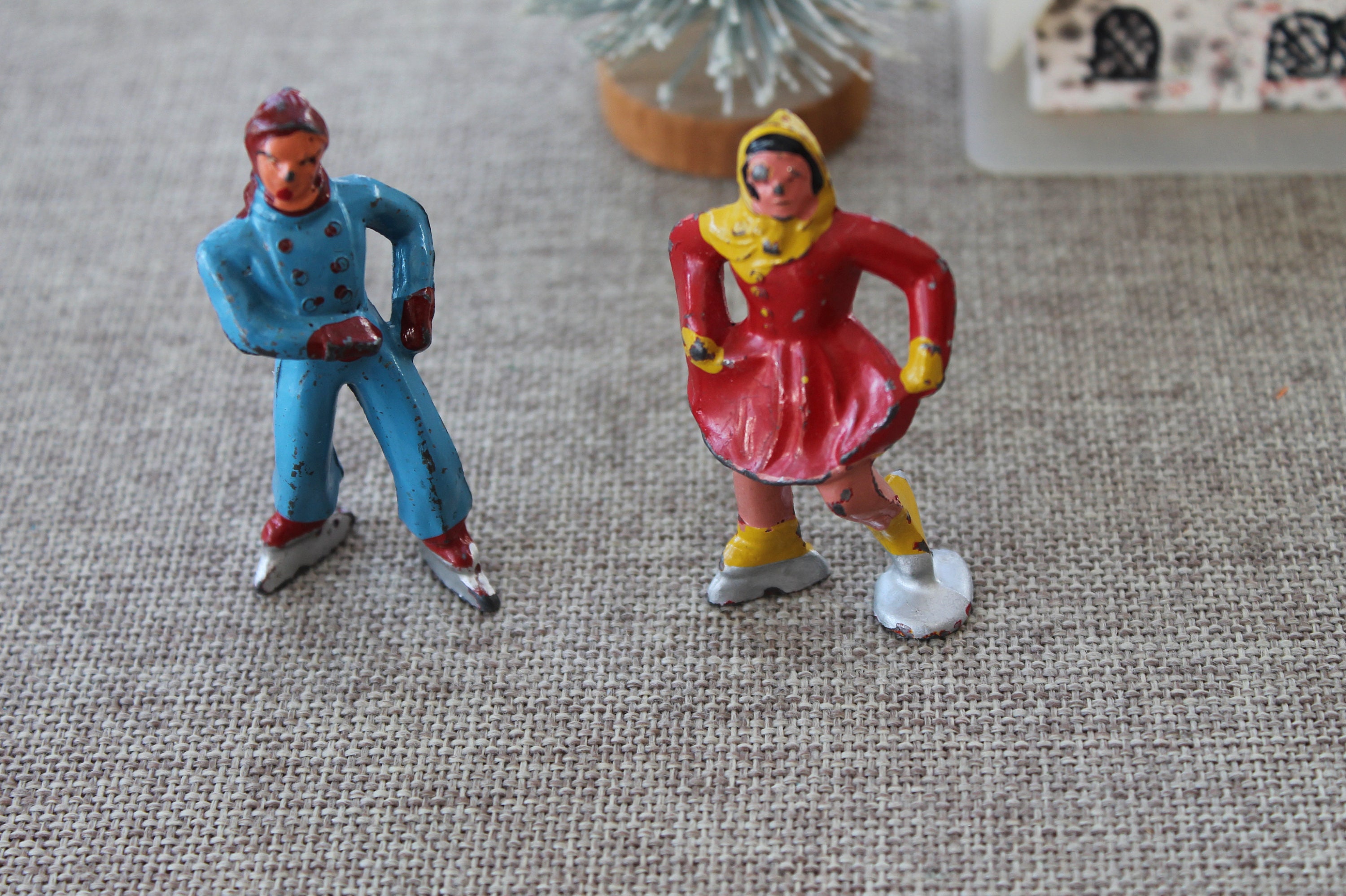 Vintage Pair of Barclay Male and Female Skater Miniature Cast