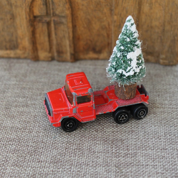 Vintage Miniature Red Metal Truck and Bottle Brush Tree Christmas Decoration, Vintage Christmas Scene Truck and Tree
