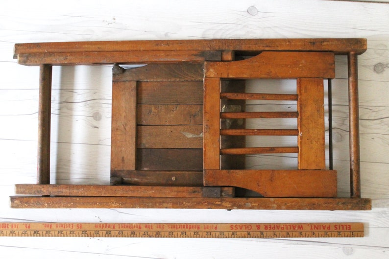 Vintage Child's Wooden Folding Chair; Vintage Wood Camp Chair; Little Seat for Garden, Porch, or Entry bild 4
