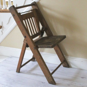 Vintage Child's Wooden Folding Chair; Vintage Wood Camp Chair; Little Seat for Garden, Porch, or Entry bild 2