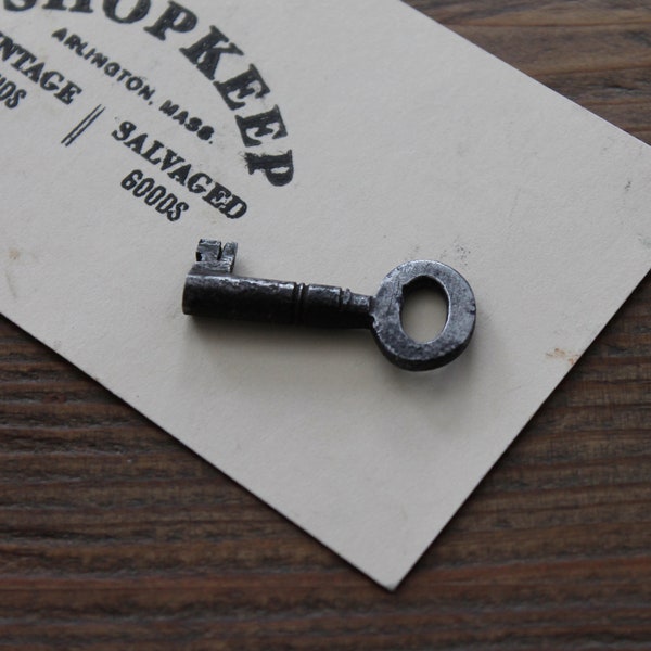 Vintage Small Metal Skeleton Key, Vintage Skeleton Lever Key