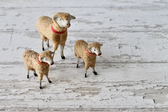 プップ さま】* antique sheep ✵ * 鈴をつけた小さな 羊さん