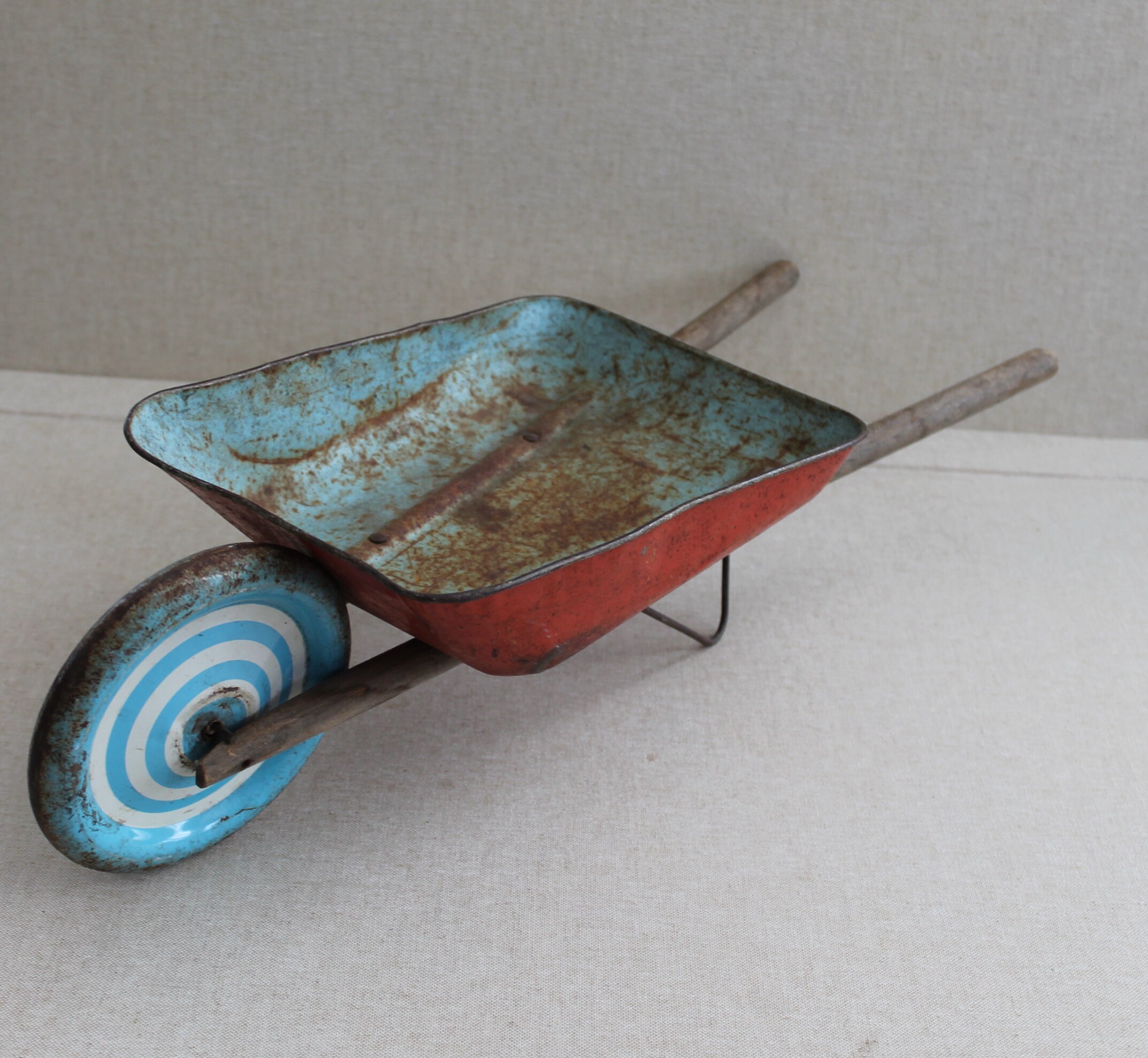 Antique metal wheelbarrow deals