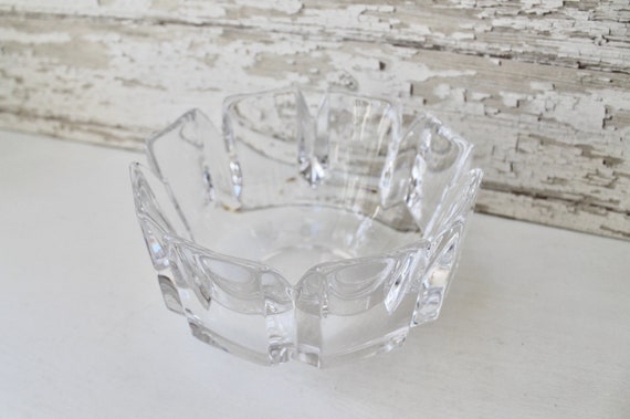 Crystal Clear Acrylic Display Stands and Plate Holders from Arlington  Industries