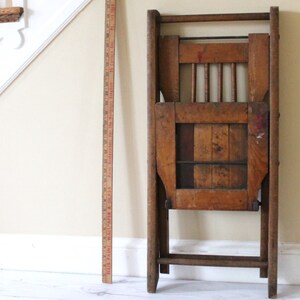 Vintage Child's Wooden Folding Chair; Vintage Wood Camp Chair; Little Seat for Garden, Porch, or Entry bild 3