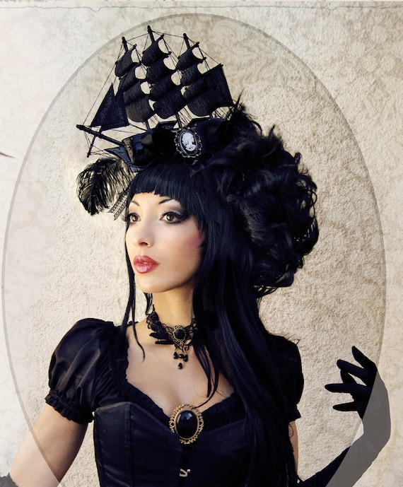 ファシネーターティーパーティーファシネーターハット、ファシネーターハットヘッドバンド、カクテルマリージウェディングドレスヘッドバンド  花嫁の母親のためのエレガントな黒のウェディング ファシネーター、羽と花が付いた黒のファシネーター、大きな朝のウェディング ... Gionforsy ファシネーターハット ティーパーティーハット ヘッドバンド 女性用 カクテルハット 結婚式用