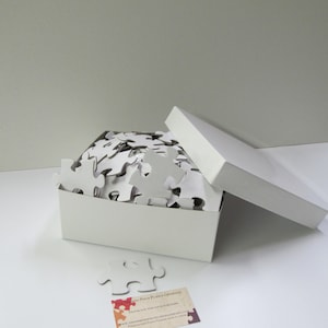 Rompecabezas de libro de visitas NUMERADO para un fácil montaje.