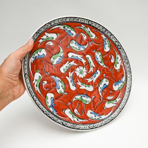 Assiette murale en céramique d'Ikaros • Poterie grecque de l'île de Rhodes • Assiette poissons IZNIK, poterie lindienne antique peinte à la main - Décoration d'art éclectique