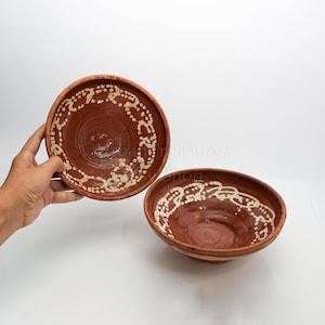 Bol vintage en poterie grecque (Gavatha), Ensemble de deux plats en céramique Redware - surface émaillée, décoration d&#39;île grecque, potiers grecs des années 1950