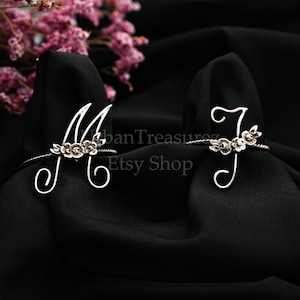 MJ Hochzeitsinitiale - M & J Buchstaben Serviettenhalter - Vintage Silberschmied Hochzeitsgeschenk / Veranstaltungsplaner - Sterling Silber Serviettenhalter