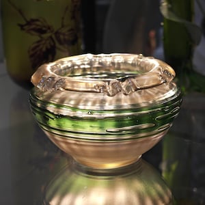 Cuenco de vidrio Art Nouveau verde iridiscente con hilos, antiguo vidrio artístico Richardson de la década de 1900, regalo de decoración para el hogar, un tesoro para diseñadores de interiores.