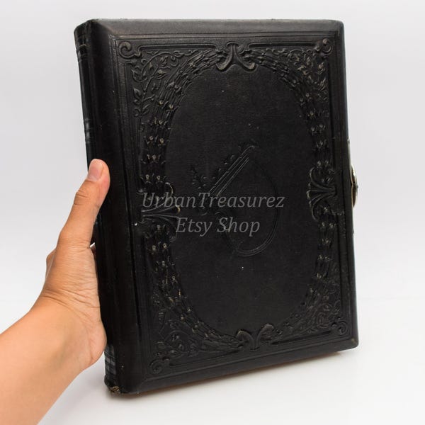 Antiek fotoalbum, Victoriaanse harde kaft zwart reliëfleer • Bruiloft familiefotoboek • Grootmoeder cadeau aan kleindochter erfstuk