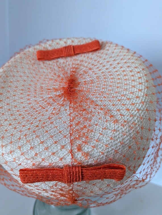 Pillbox Hat 1950s Off-White Pillbox Hat with Oran… - image 3