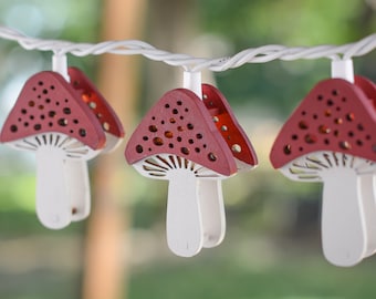 ¡Luces de cadena de hongos! SVG, AI, archivos de estudio para Silhouette, Glowforge, Laser Cutter