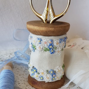 Forget-me-nots and Daisies Needle Roll - full embroidery kit