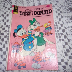 Vintage Walt Disney Daisy and Donald Comic Book by Gold Key..1976 zdjęcie 1