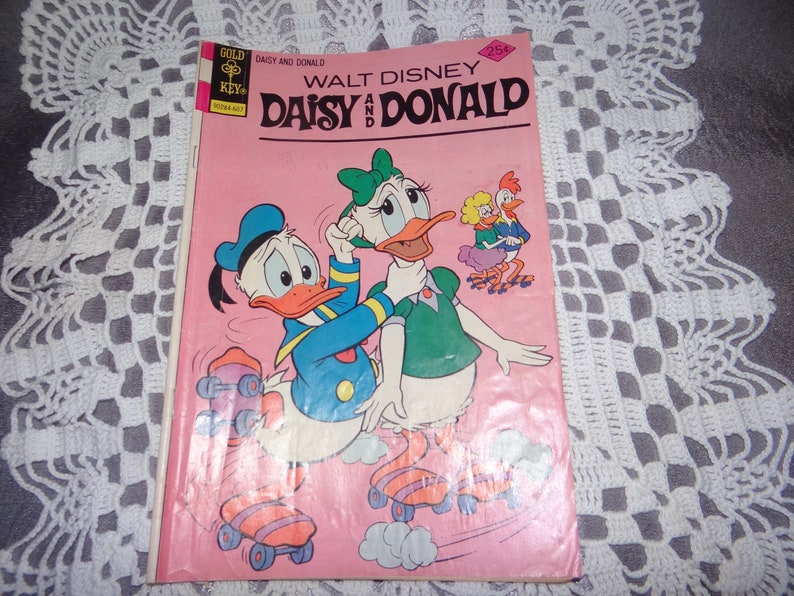 Vintage Walt Disney Daisy and Donald Comic Book by Gold Key..1976 zdjęcie 1