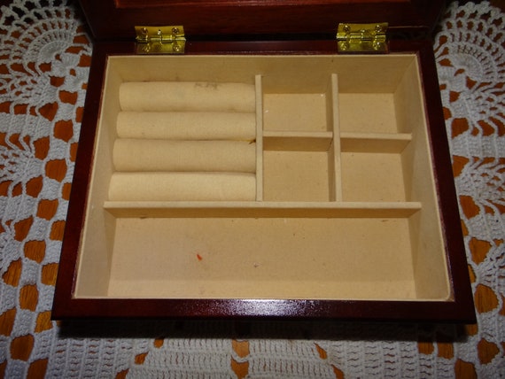 Vintage Wood Jewelry Box for Grandmothers,, Pictu… - image 4