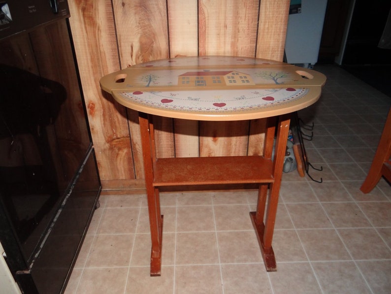 Lovely Carol Wright Small Vintage Drop Leaf Table..Amish americanca