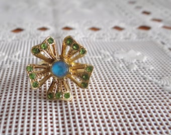 Vintage costume jewelry... lovely adjustable ring