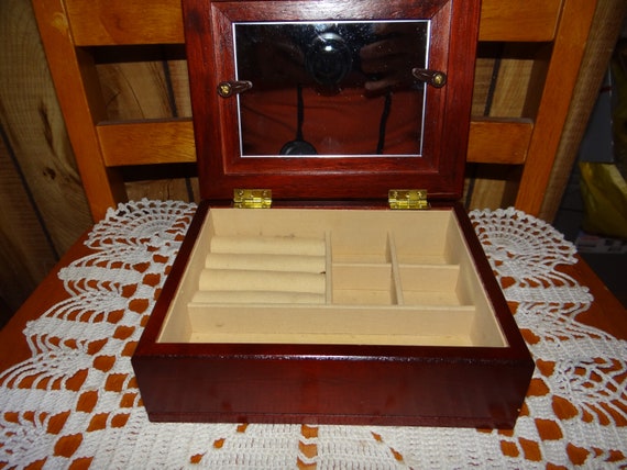 Vintage Wood Jewelry Box for Grandmothers,, Pictu… - image 3
