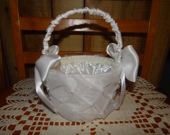 Wedding Supplies... Flower Girl Basket.... In Like New Condition!!