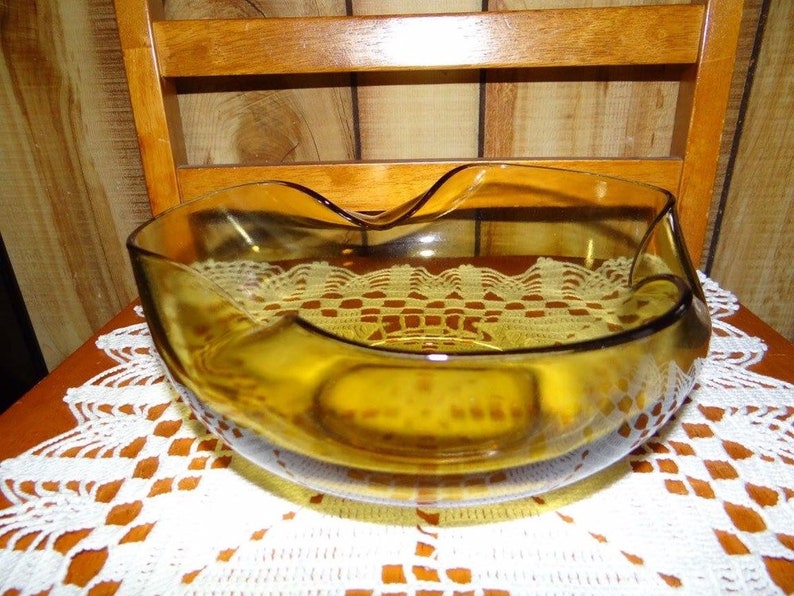 Beautiful vintage light amber serving bowl