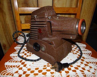 Vintage Slide Projector Purrs Like a Kitten