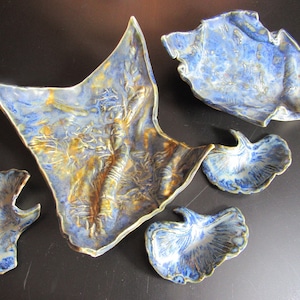 Cuenco plegado vintage raro de cerámica artística Lee Sipe, cada uno con patrón fosilizado