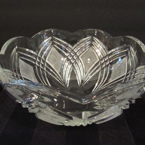Vintage HEAVY CRYSTAL Bowl Scalloped Edge Giftware Serving Home Decor