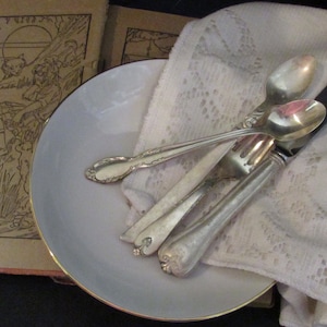Vintage Silverplate Mixed Pattern Juvenile Toddler Baby Feeding Utensils 4 Pieces