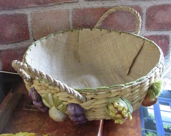 Vintage Hand Woven Straw Basket Fruit Trim Raffia Basket Summer Serving Home Decor Tabletop Woven Basket EACH