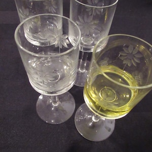 Vintage Etched Crystal Glasses Sherry Aperitif Barware Daisy Floral Pattern Set of 4 After Dinner Drink Glassware