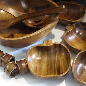 Juego de 7 ENSALADERAS de madera vintage de mediados de siglo, más servilleteros de regalo
