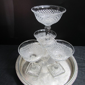 Juego de 4 copas vintage EAPG Coupes de Westmoreland con clavos ingleses para cócteles artesanales