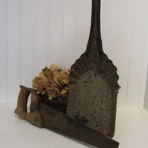 Vintage primitief roestig handgereedschap/handzaag/asschop