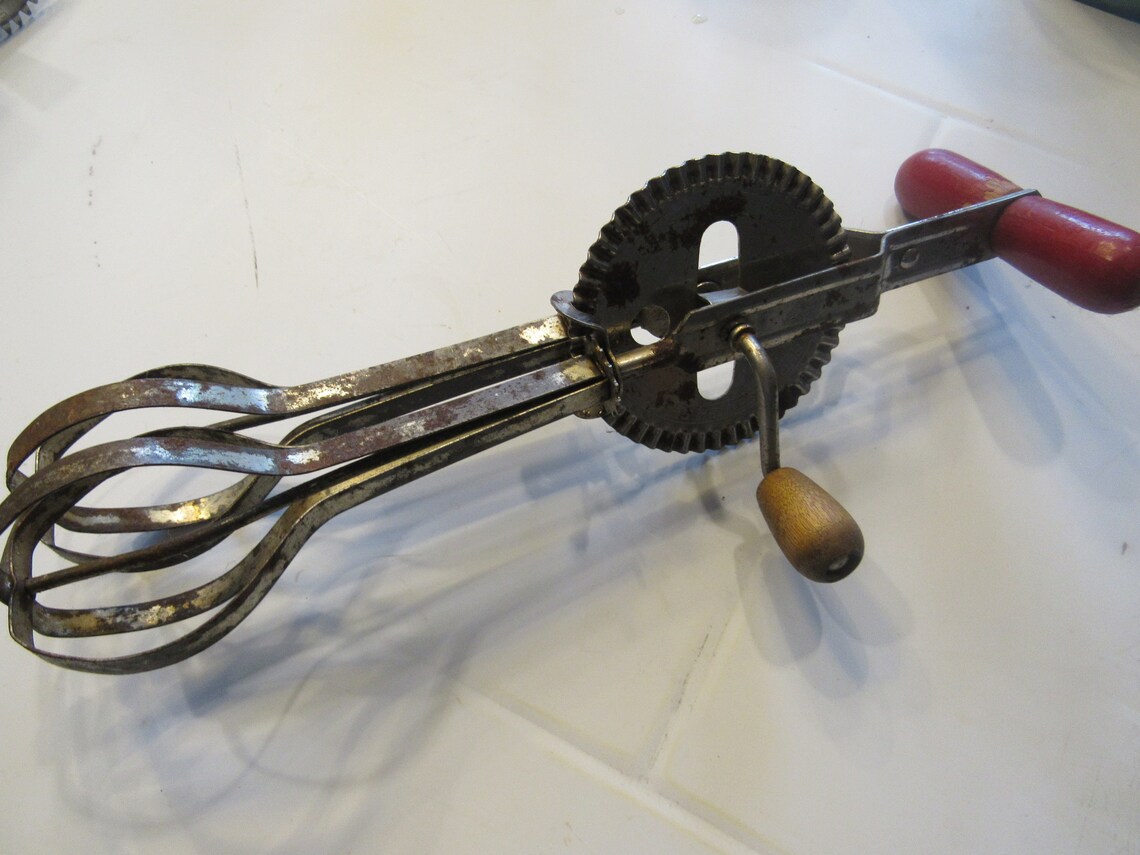 Vintage Hand Crank Egg Beater/primitive Retro Etsy
