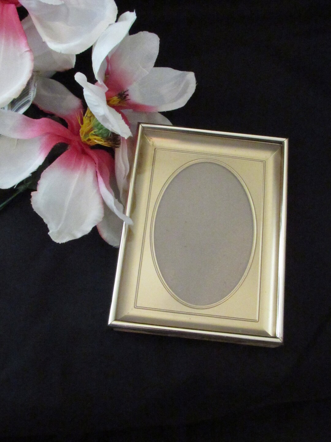 Vintage Ornate Metal Picture Frame Photo Frame With Round Matte