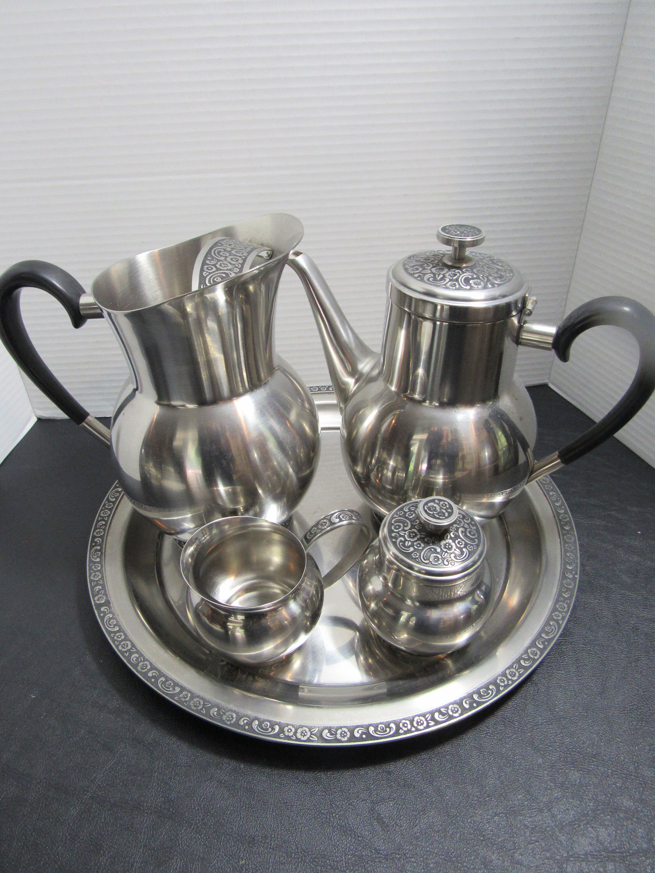 未使用・ONEIDA/オナイダ、洋食器、コーヒー4点セット、18／8ステンレス Amazon.com | Oneida Chateau Fine Flatware Set, 18/8 Stainless, Set